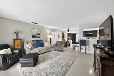 Image de Cozy Haven near Manatee Memorial and Great Beaches