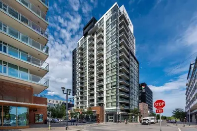 Image de Executive 1-Bed + Office Loft – Prime Riverfront, Gym, Near Stampede & City Life
