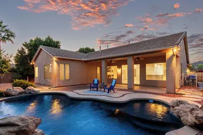 Image de Private 5-bed 3-bath Oasis in North Phoenix with Mountain Views