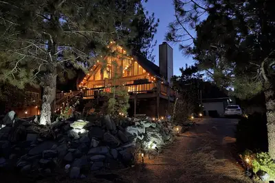 Image de \"Bearly Behaving\" Cozy 4 bedroom cabin in the ski resort of Wrightwood, Ca