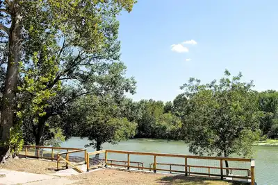 Image de Riverside Retreat in Restored Airstream