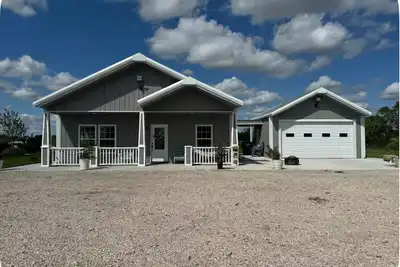 Image de Peaceful and quiet 3 bedroom 2 bath ranch. Perfect to accommodate a party of 8.