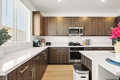 Image de Spacious 5br Home • Near Ontario Airport, Universities & Convention Center