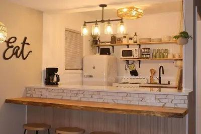 Image de 97 Junction House, Cozy duplex with fenced yard & easy I-71 access! Sleeps 8