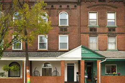 Image de HostWise Stays - Firepit | Sauna | Driveway | Hammock | King Beds