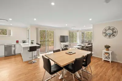 Image de Tarka @ Cape Villas comfortable 3 bedroom 2 bathroom Villa in bush setting. . . . . .