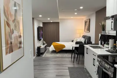 Image de Cozy. Spacious. 5 min to XIron Mall. 15 to Airport. Well equip kitchen.