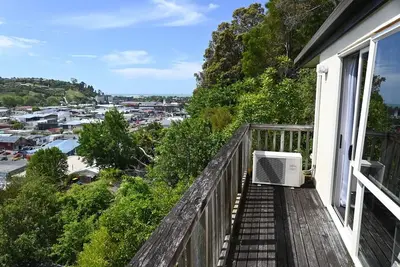 Image de Poutama - private and sunny house with views and a 10 min walk to town center.