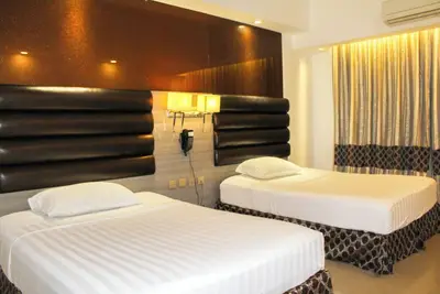 Image de Prime Asia Hotel Family Room, perfect for families with kids and pets.