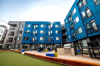 Image de Downtown Indy Retreat | 3 Units, Parking, Sleeps 18