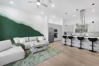 Image de Two Spacious Houston Homes: 6bd 6ba Group Getaway