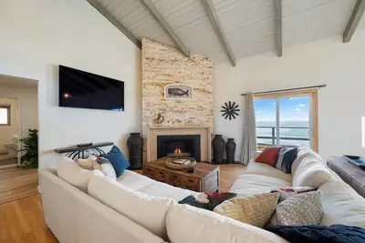 Image de Spectacular, Oceanfront Monthly Rental Offering Coastal Living At Its Finest!