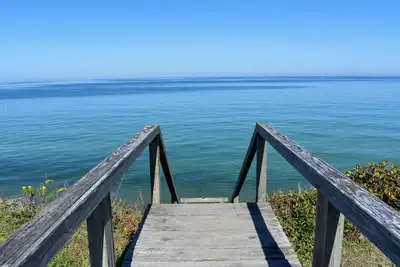 Image de Rustic Oceanfront Retreat with Private Beach and Expansive Deck