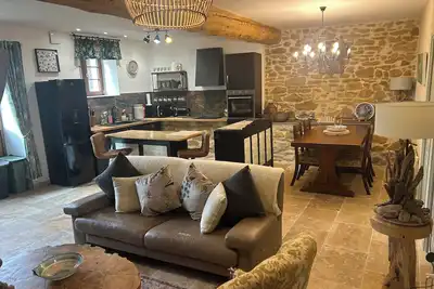 Image de A cosy countryside gite with pool, surrounded by nature and near the Pyrenees.