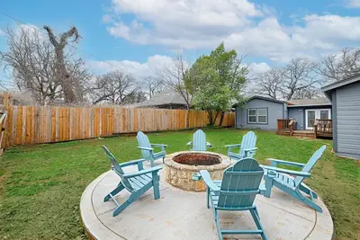 Image de Dream City Retreat | Walk to At&T Stadium | 3br/2ba w/Firepit & Modern Comforts