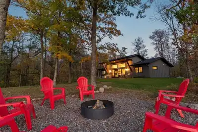 Image de Luxury Lakefront Villa - Private Beach & Dock