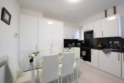 Image de Premier - Garfield Apartment