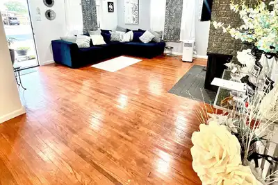 Image de Pleasant 50s style 2/3 bedroom home with modern touch