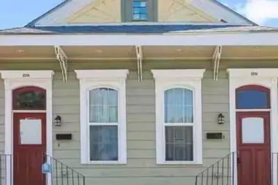 Image de Stylish Uptown Duplex 1/1 - Walkable Uptown Gem Near Dining & Bars