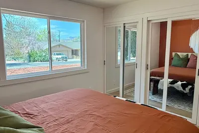 Image de Stargazer deck with cozy fire pit retreat