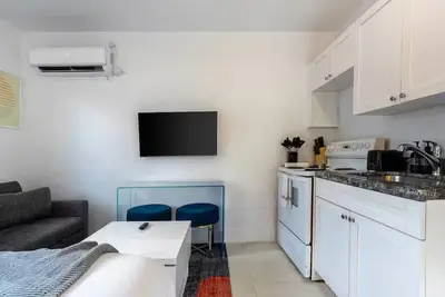 Image de Central Miami Gem - Bright & Convenient Location