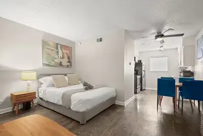 Image de Stylish South Austin Studio - Near Zilker