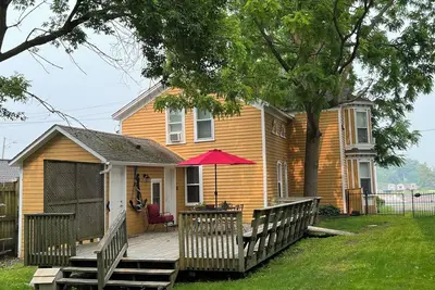 Image de Quaint rear guest suite along the canal and close to Niagara Falls and wineries.