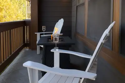 Image de Centrally located | Hike | Fish | Tub | Fireplaces