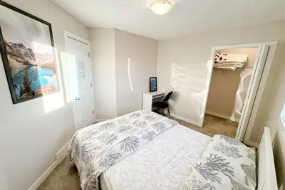 Image de Bright 2br stay in Skyview