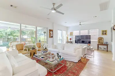 Image de Modern Escape | Pool, Patio & Central Houston Stay