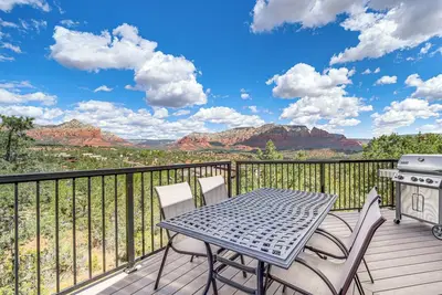 Image de 2 Mi to Uptown Sedona: Home w/ Hot Tub & Fire Pit!