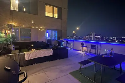 Image de Chic 2-bd 2-bth apartment with huge private balcony