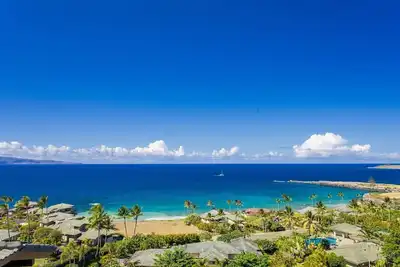 Image de New Luxury Listing: Where Sweeping Ocean and Coastal Views Meet Elevated Island Living