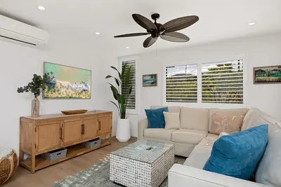 Image de Recently Renovated - Walk to the Beach