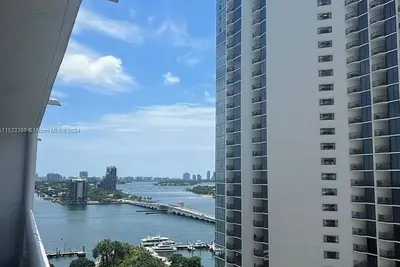 Image de Spacious 4-bedroom condo with Ac, fitness room in delightful Miami