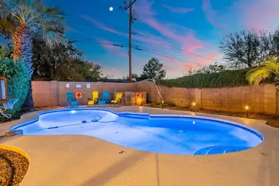 Image de Poolside Oasis Retreat with Heated Pool • Fire Pit • Yard