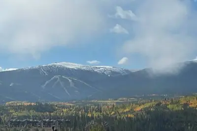 Image de Renovated yet cozy, 2-bed/2-bath condo, with Winter Park mountain views