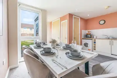 Image de 3br, Sleeps 6, Garden, Parking, Near Etihad & City