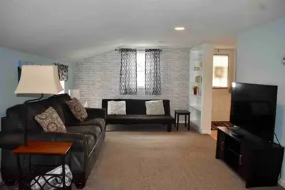 Image de Cozy 2nd story Flat near downtown