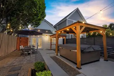 Image de Wellness Retreat - Hot Tub • Sauna • Fire Pit • Outdoor Tv