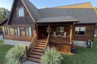Image de Immaculate yet cozy Cabin, sleeps 10. Just a few steps away from Hubbard Lake.