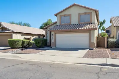 Image de A spacious home filled with natural light, 3 Bedroom House with Ac and Heating.