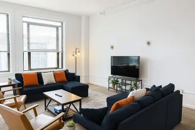 Image de Spacious Apartment near Csu - Playhouse - Casino - Hospital - R&R - Sleeps 12