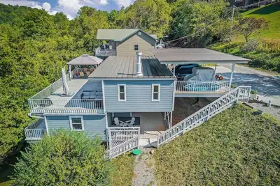 Image de The Lazy Lake House on Center Hill