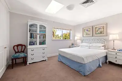 Image de Family Retreat with Outdoor Courtyard