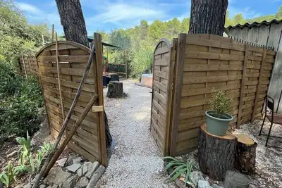 Image de Yourte tout confort en Provence avec spa et petit déjeuner