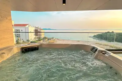 Image de Beautiful apartment right by the sea with a view