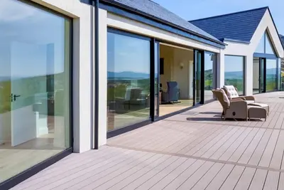 Image de Ireland's most spectacular view at ultra-luxury glass villa with deluxe hot tub.
