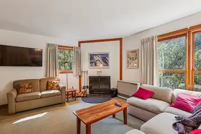 Image de Trail Creek 16 with an easy ski back trail Next to Golf course