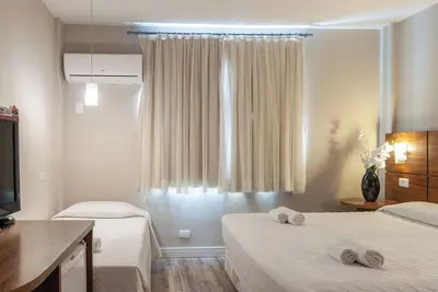Image de 2 Stylish Executive Triple Room Near Top Parks, Dining, and Shopping in Curitiba